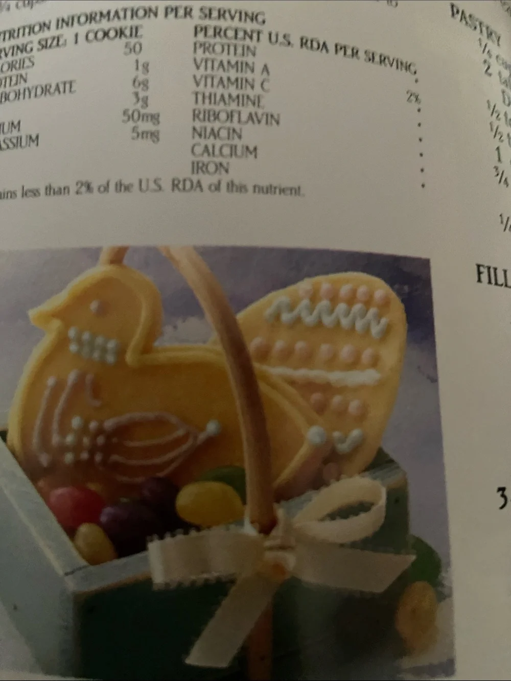 Vintage 1980s 80s Pillsbury Pillsbury’s Baking cookbook Christmas cookies cake
